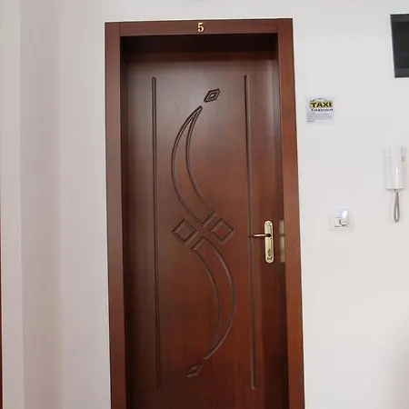 意大利酒店 地拉那